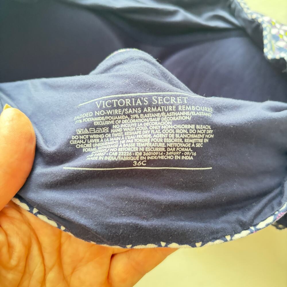 Victoria's Secret wireless lightly lined plunge bra bralette Size 36C - Picture 5 of 6